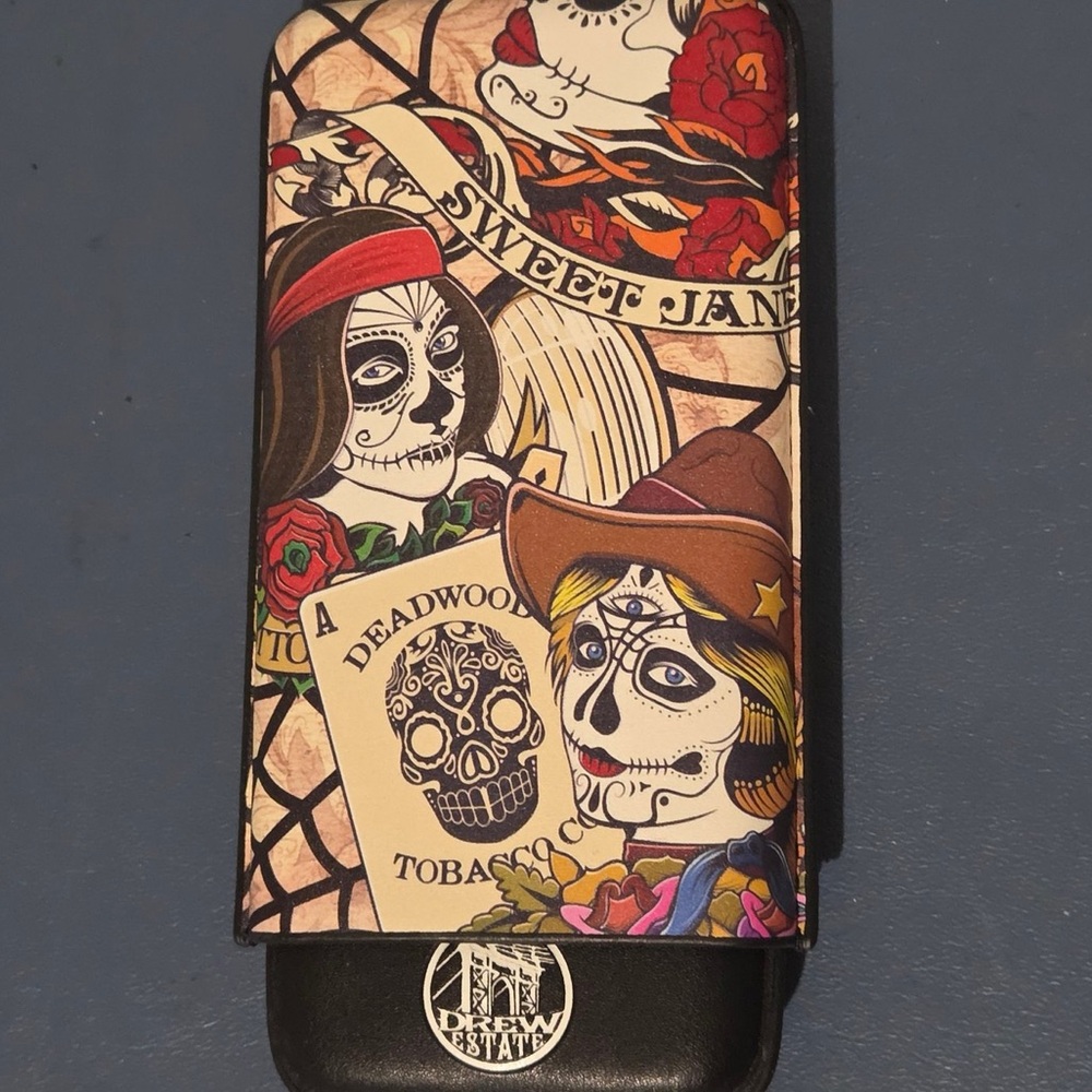 Drew Estate 2018 Limited Edition “Three Sisters" 3-finger leather Cigar case. - Picture 2 of 6